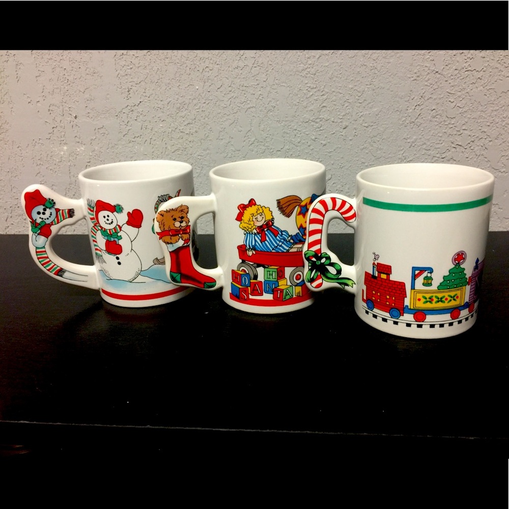 Set of 3 Christmas mugs.